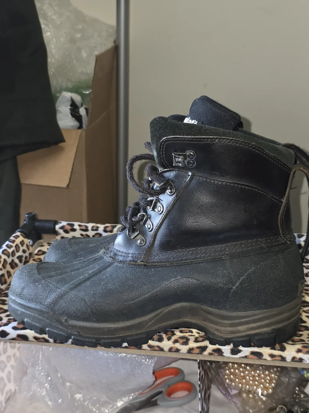 Explorer Men's 10 Black Leather Thinsulate Insulated Duck Winter Snow Boot